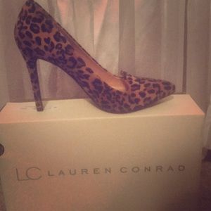 Leopard pumps